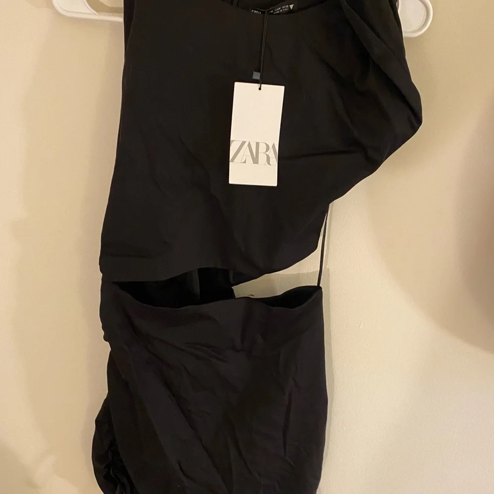 Zara dress - Picture 3 of 4